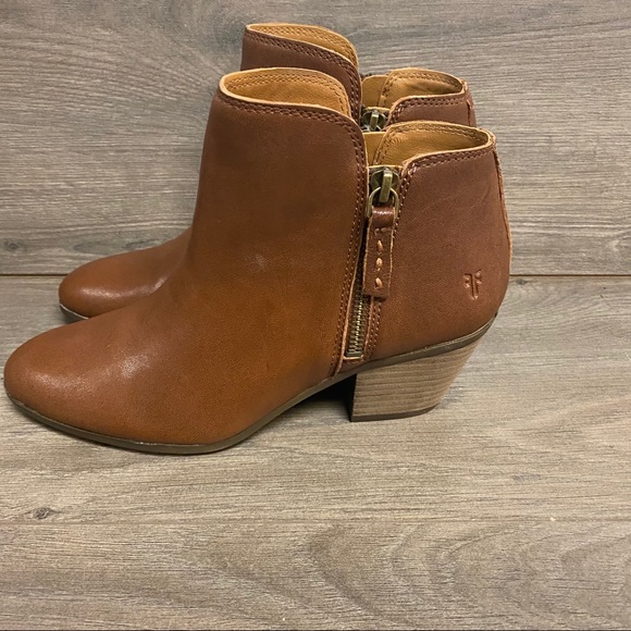 Frye | Judith Zip Bootie Whiskey Size 6.5 NIB - Picture 7 of 10